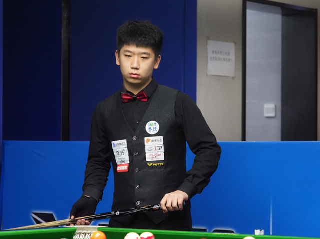 她镇定自若 她镇定自若